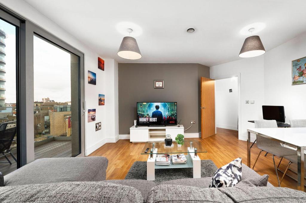 Modern Serviced 3-bedroom Flat In East Londres