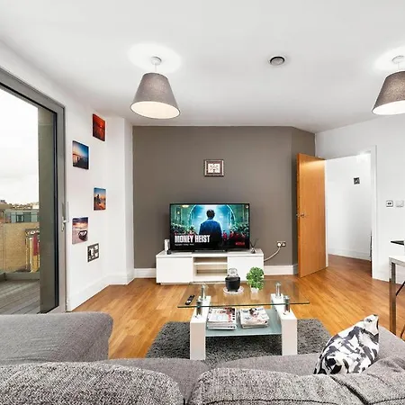 Modern Serviced 3-Bedroom Flat In East London Exterior photo