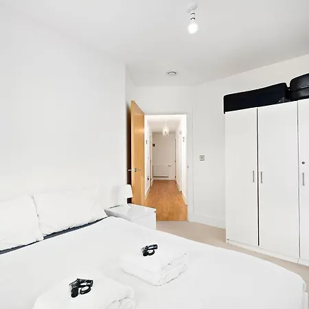 Modern Serviced 3-Bedroom Flat In East London Exterior photo