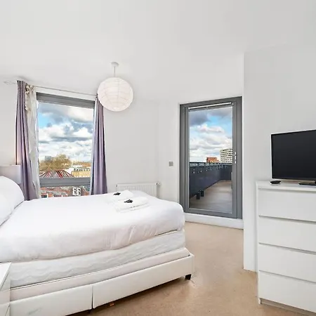 Modern Serviced 3-Bedroom Flat In East London Exterior photo