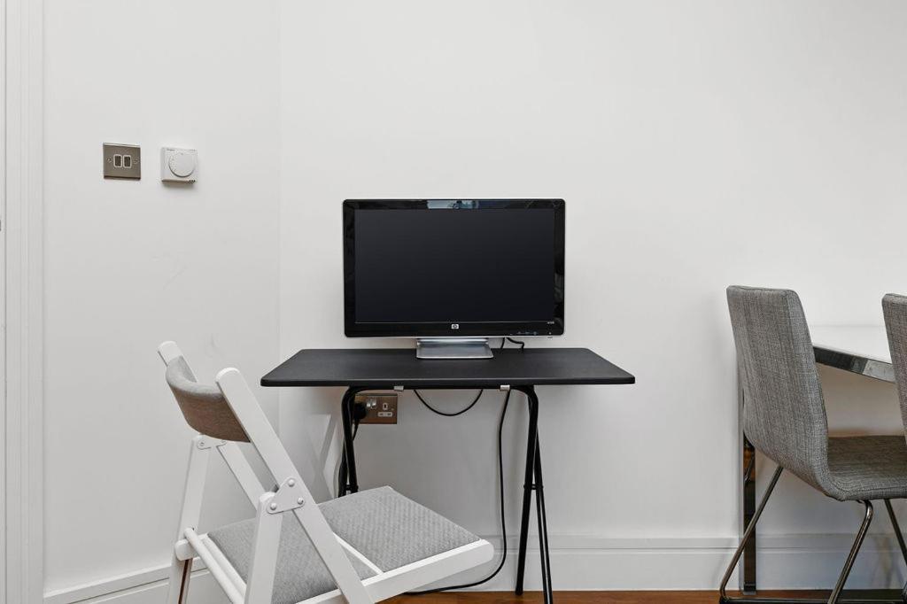 Modern Serviced 3-bedroom Flat In East Apartment London